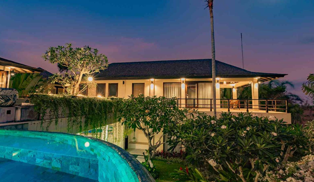 Villa-Cantik-Pool-Area-16
